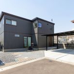 黒色のカッコいい外観に合うお洒落な外構デザイン｜アイムの庭（エスティナ岡山）