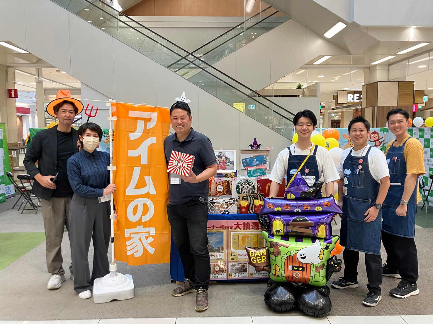 イオンのイベントにアイムの家で出店した時の集合写真です